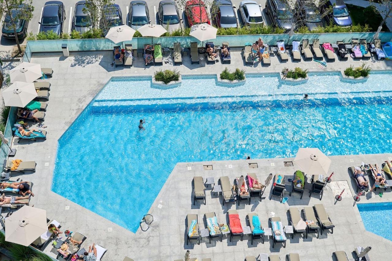 Wave N' Sea In Infinity - Parking Mamaia